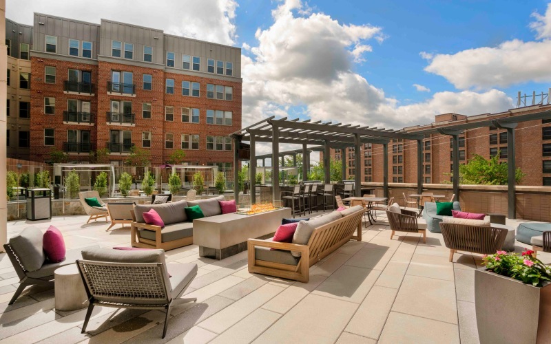 Pool deck seating & BBQs